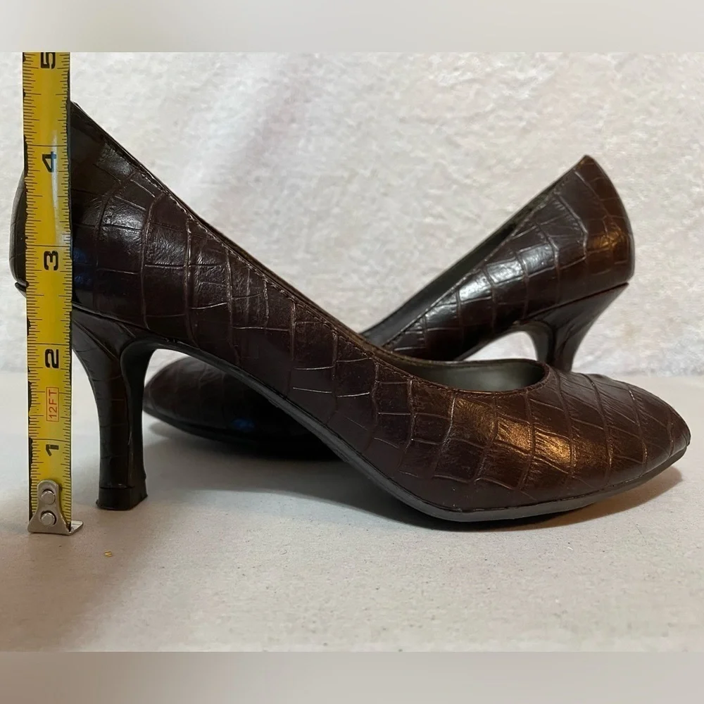 East 5th Peep Toe Heels Size 5M - Picture 2 of 5